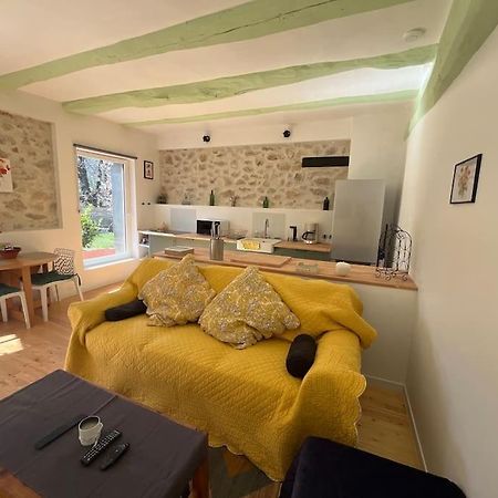 La Bastide Aux Iris - Les Capucines Apartment วีลล์โครซ ภายนอก รูปภาพ