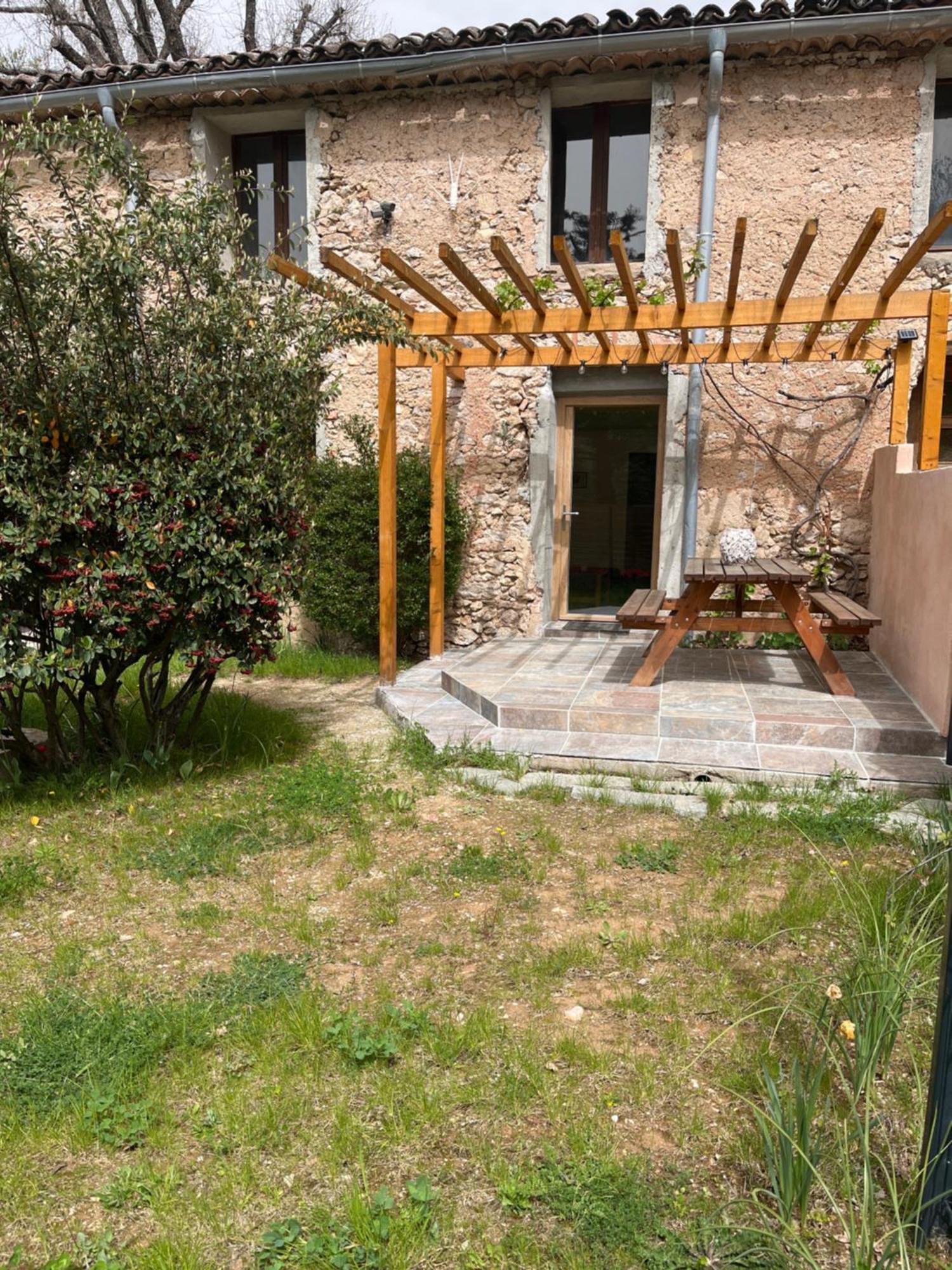 La Bastide Aux Iris - Les Capucines Apartment วีลล์โครซ ภายนอก รูปภาพ