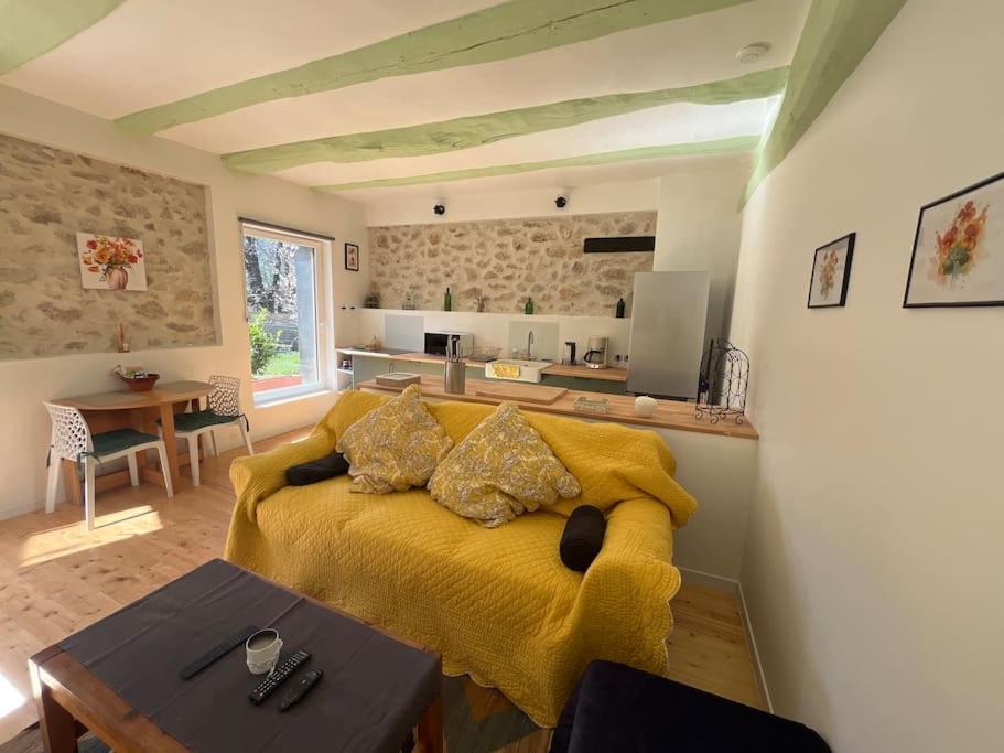 La Bastide Aux Iris - Les Capucines Apartment วีลล์โครซ ภายนอก รูปภาพ